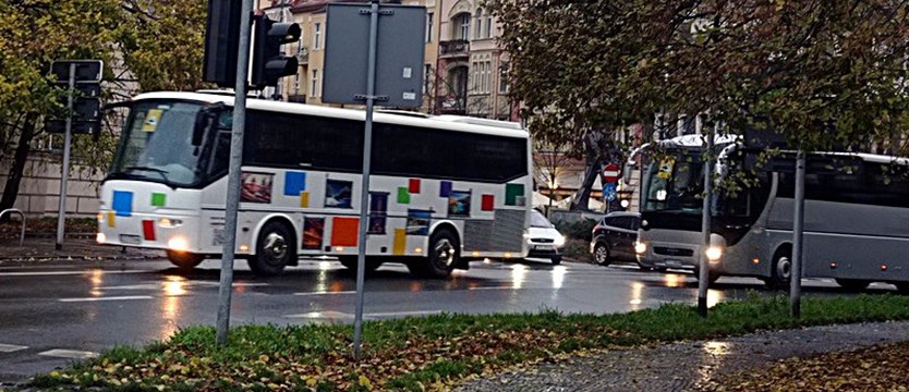 Cichy protest turystyki. Autokary na ulicach Szczecina