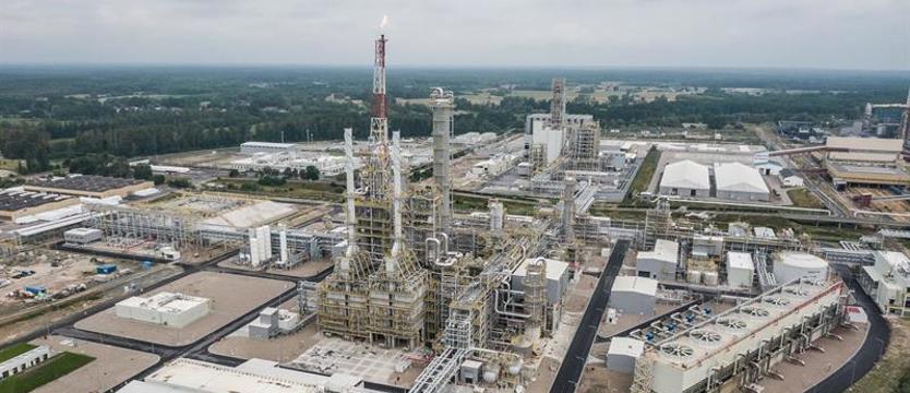 Większy ogień na pochodni w Polimerach Police