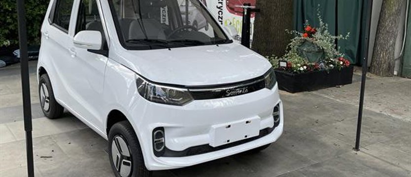 Bigbitowy samochód w Willi Sorrento