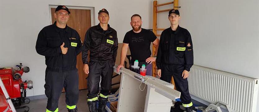 Białogardzcy strażacy odnawiają zabytkowy wóz konny