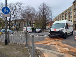 Wypadek na rondzie w centrum Szczecina. Ranne dwie osoby