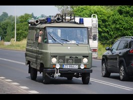Rajd wojskowych samochodów na ulicach Szczecina