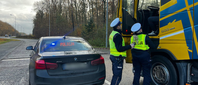 Ciężarówki pod lupą drogówki. Mandaty za wyprzedzanie