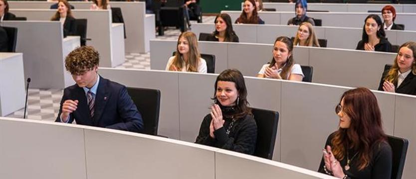 Konstytucja i samorządność z perspektywy młodych