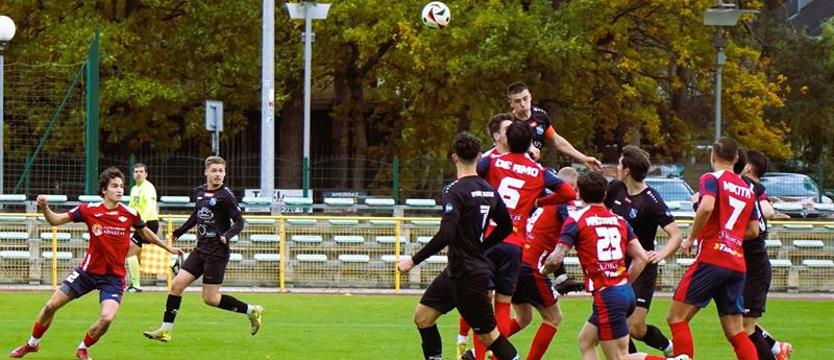 Piłka nożna. Przegrany październik w III lidze