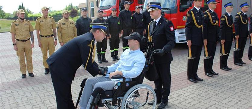 O Piotrze Milczarku słyszała cała Polska. Bohaterski strażak uroczyście zakończył służbę