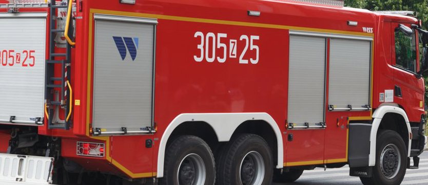 Pożar zabytkowego pałacu w Wietrznie się nie rozprzestrzenia