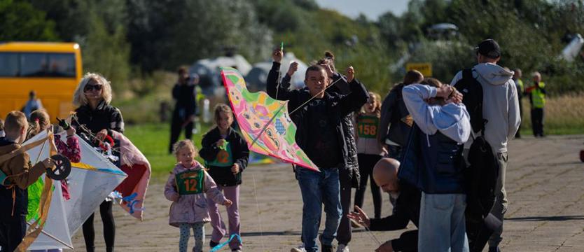 Tata on lata! Święto Latawca i 80-lecie Społem na lotnisku w Dąbiu