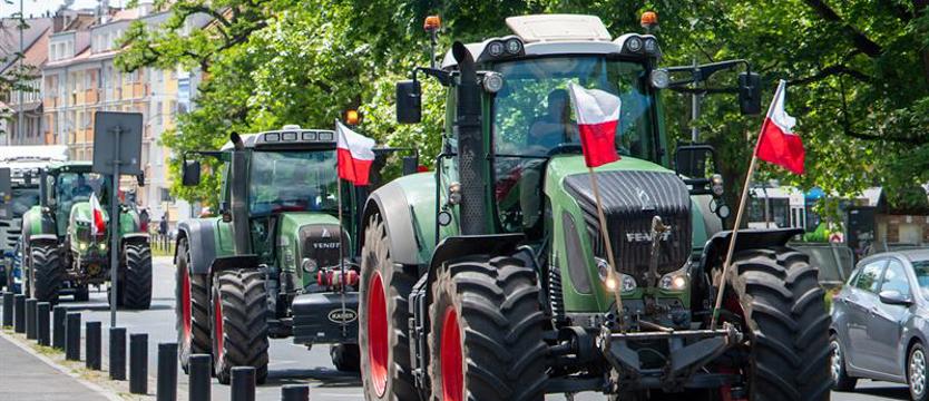 Rolnicy wyjechali na ulice Szczecina. Protest wciąż trwa