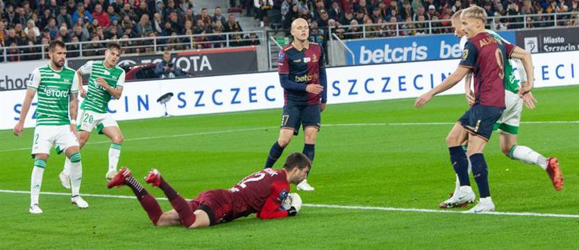 Piłka nożna. Walka o puchary i... utrzymanie