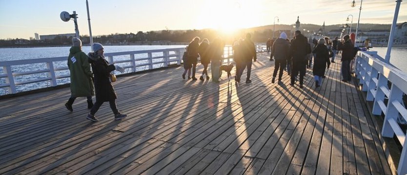 W 2025 roku kilka długich weekendów i 14 dni ustawowo wolnych od pracy