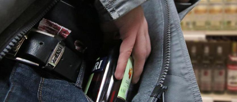 Kradł perfumy, alkohol i papierosy