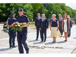 Świętowali urodziny Szczecina. Kwiaty pod Pomnikiem Czynu Polaków