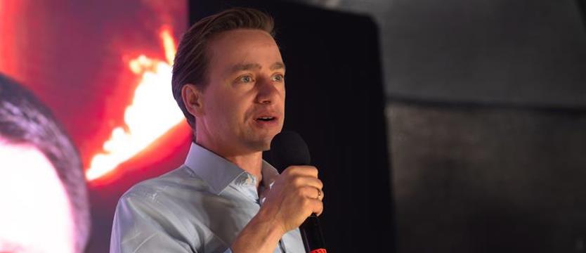 Bosak: wprowadzenie zakazu korzystania ze smartfonów w szkołach jest możliwe