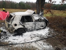 Samochód stanął w płomieniach. Nie żyje kierowca