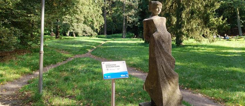 Przez „Złoty szlak" po Teatr Letni rzeźby (pierwsze) nazwane