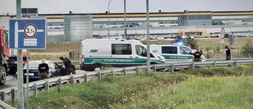 Przed granicą z Niemcami zatrzymali przemytnika migrantów i jego pomocnicę