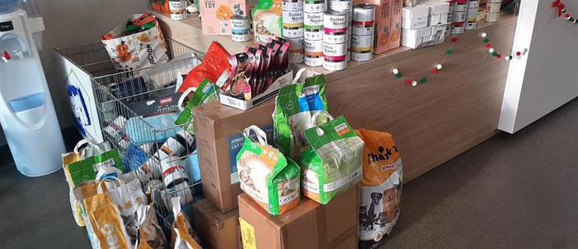 Zamiast fajerwerków - dary dla zwierząt. Lepiej kochać niż strzelać