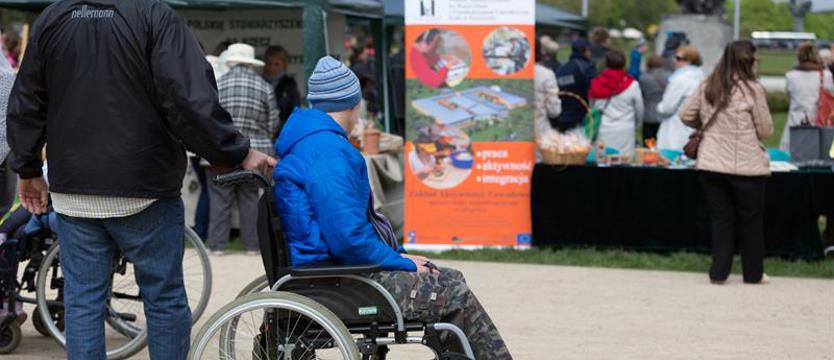 Musi być przez parę miesięcy zdrowy, ale nie umie