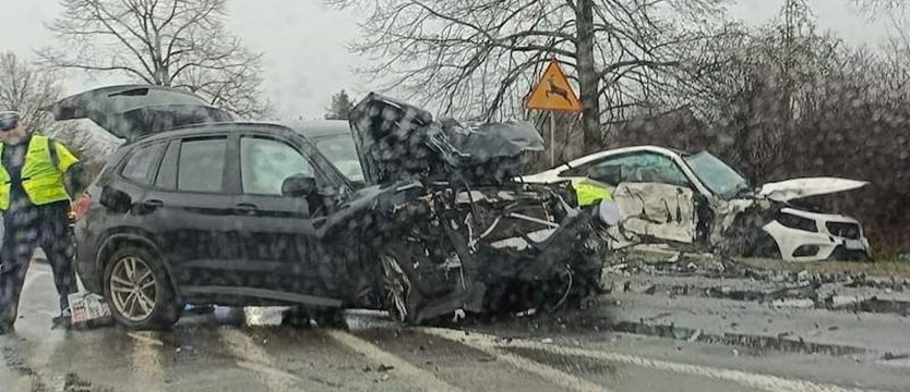 Czołowe zderzenie pod Stargardem. Dwie osoby w szpitalu