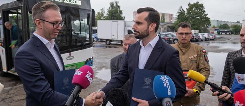 AED pojadą z pasażerami. 274 urządzenia w autobusach i tramwajach