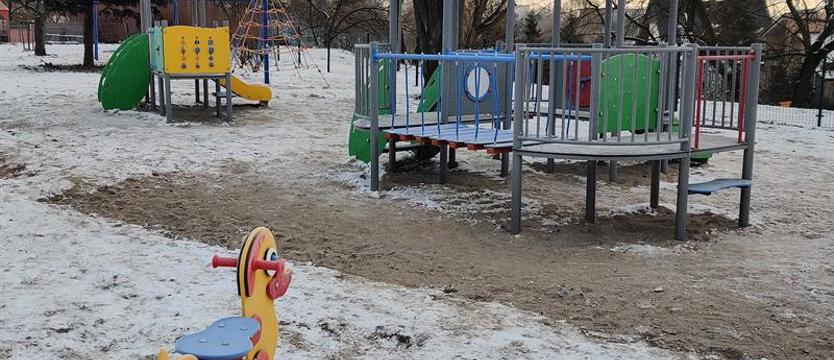 Zimowy plac zabaw przy Stawie Brodowskim