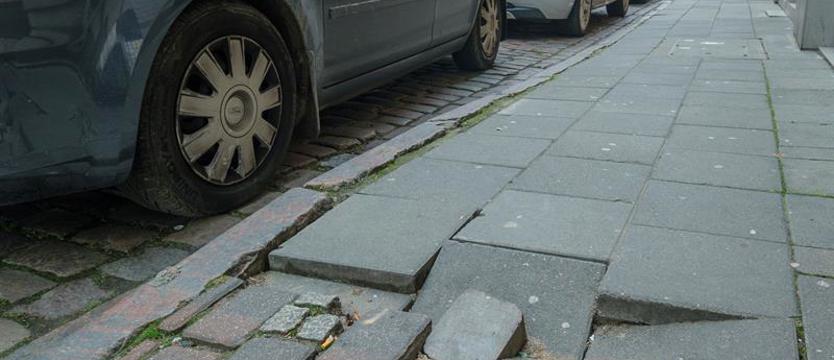 I znów zapadlisko na ulicy Tkackiej w Szczecinie
