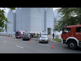 Zderzenie trzech samochodów przy filharmonii szczecińskiej