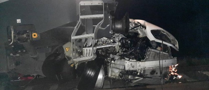 Samochód wjechał pod pociąg. Pięć osób, w tym troje dzieci, zginęło