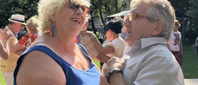 Taneczny wieczór wśród róż
