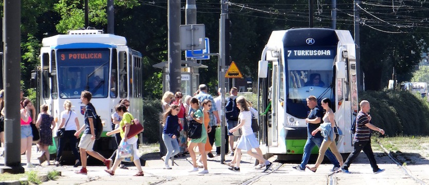 Tramwaje nie jadą hurtowo. „Czarny poniedziałek w komunikacji miejskiej"