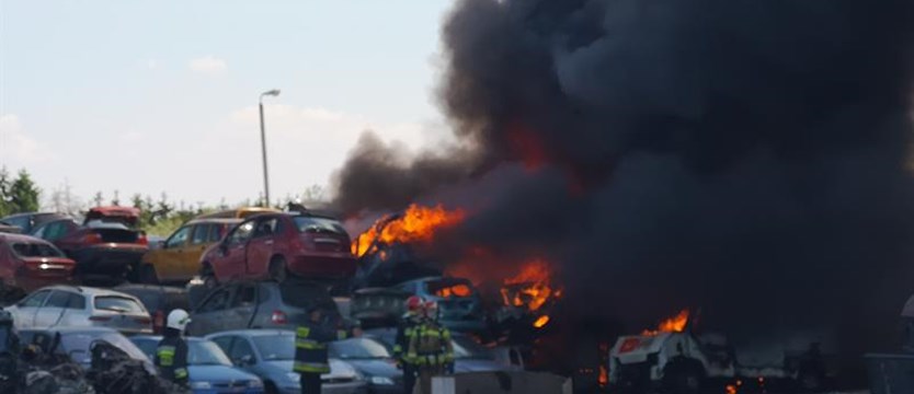 Płonęła stacja demontażu pojazdów