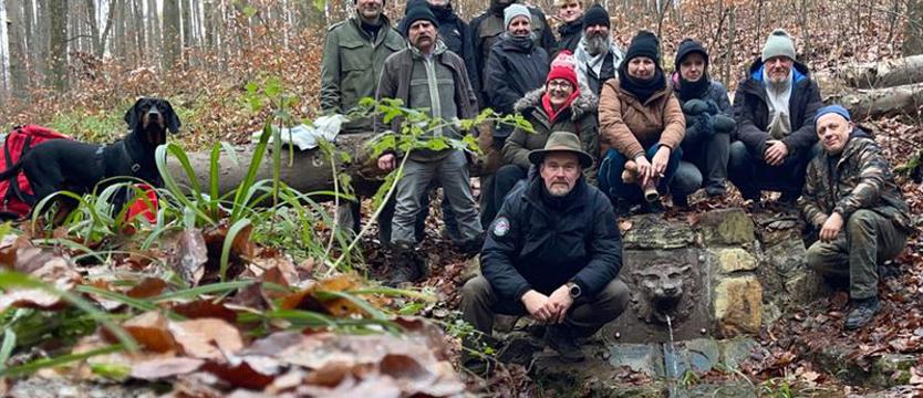 Ślady historii w Puszczy Bukowej. Lew nad strumieniem