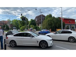 Zderzenie dwóch BMW na ulicy Mickiewicza w Szczecinie