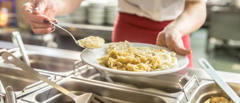 W szczecińskiej Jadłodzielni czeka pół tysiąca pierogów i barszcz