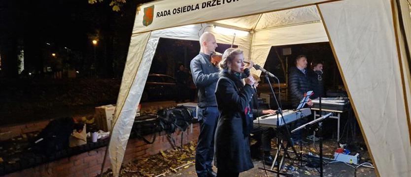 Patriotyczne śpiewanie na Grabowie