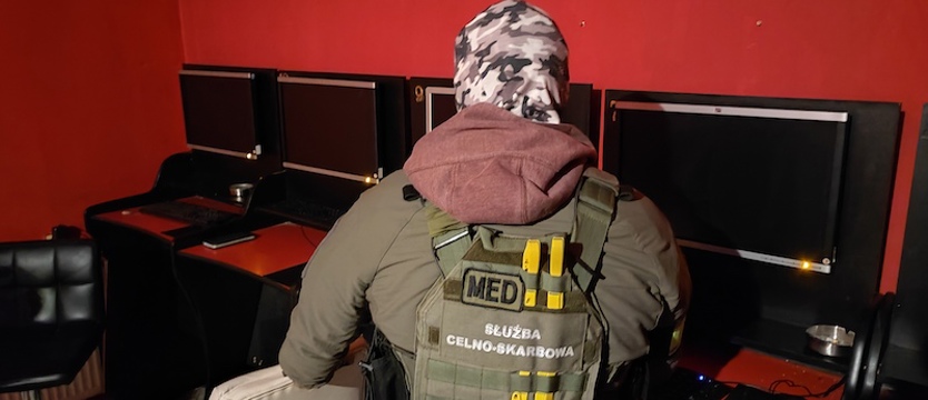 Dwa lokale z nielegalnym hazardem rozbite w Gryfinie i Trzebiatowie