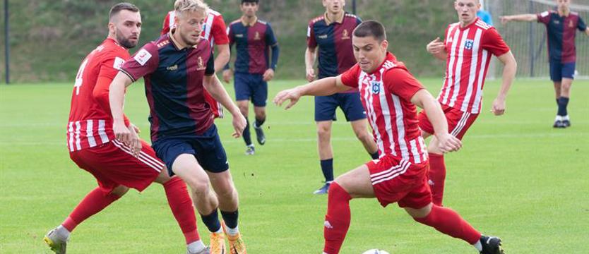 Piłka nożna. W III lidze wygrana Błękitnych i remisy