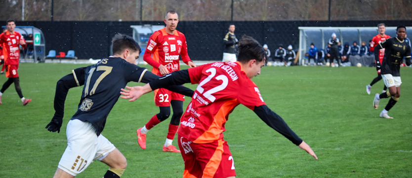 Piłka Nożna. Rezerwowy bohaterem sparingu. Pogoń lepsza od Świtu