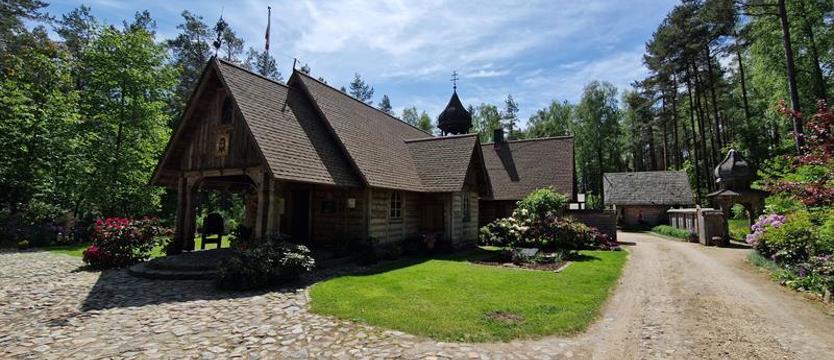 Pustelnia franciszkańska w Polanowie. Zachwycające miejsce pośrodku lasu