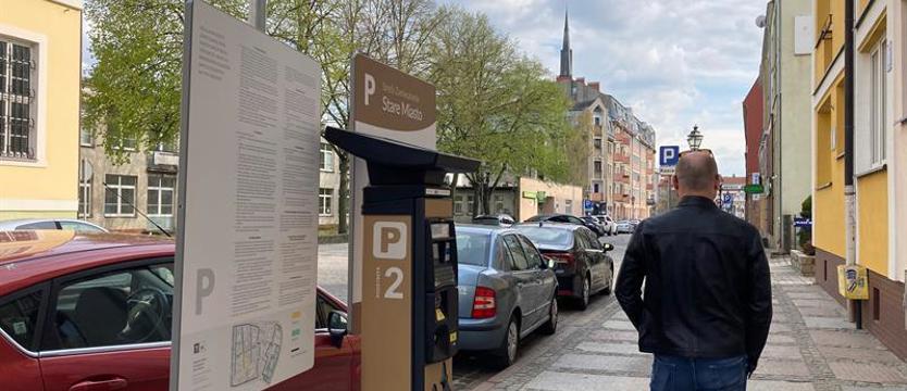 Wyrok sądu neguje działania miasta. Opłaty dodatkowe za parkowanie – nielegalne