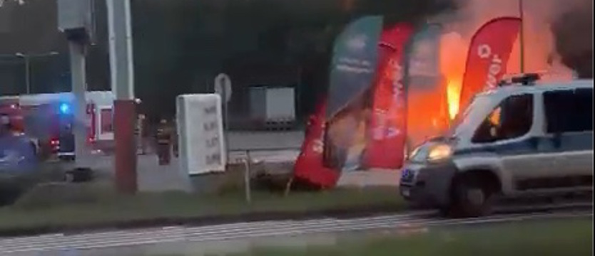 Na stacji benzynowej w Szczecinie spłonął samochód