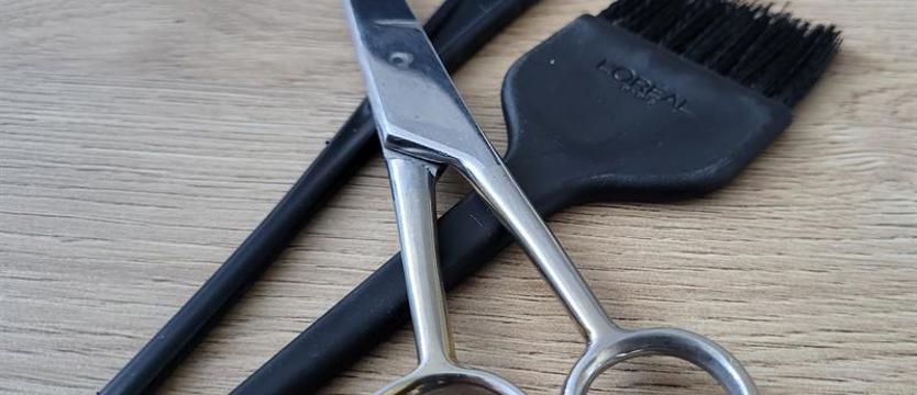 Mobilny fryzjer dla osób potrzebujących wsparcia