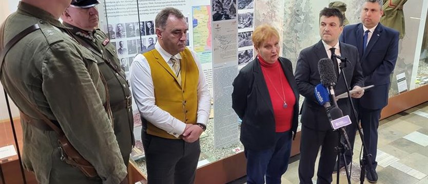 Wystawa w Kołobrzegu. Podtrzymują pamięć o ofiarach Katynia