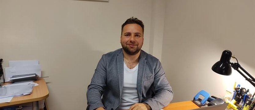 Coraz więcej młodzieży zmaga się z depresją, uzależnieniem od internetu… Nadzór nie jest karą