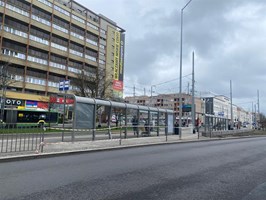 Zniszczenia na pl. Rodła w Szczecinie. Kolejna wiata uszkodzona