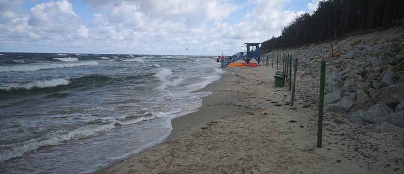 Morze zabrało plażę w Pogorzelicy