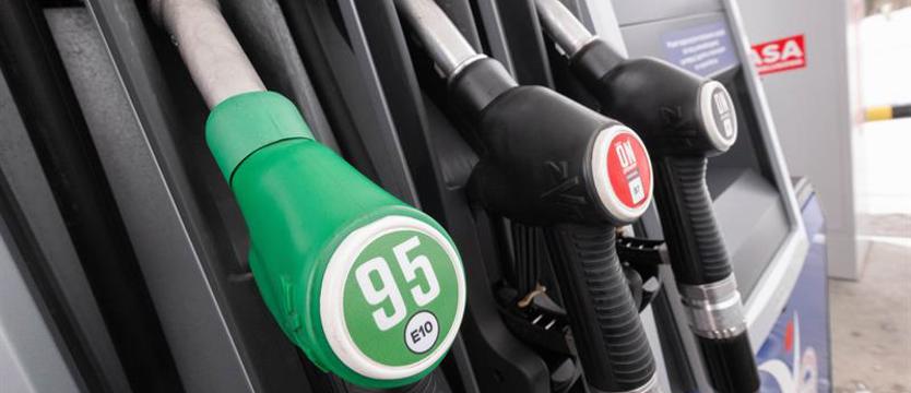Kiedy spadki cen ropy widoczne na rynkach przełożą się na ceny paliw na stacjach?