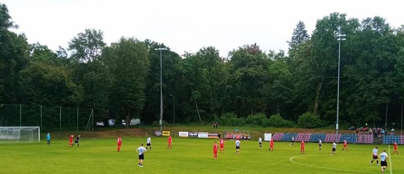 Piłka nożna. Dziwny mecz w Śmierdnicy na zakończenie IV ligi