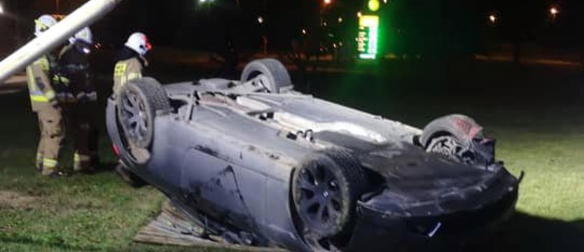 Groźny wypadek w Motańcu. Dachował samochód